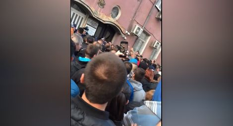 Оставиха в ареста тримата биячи на продавача в Габрово
