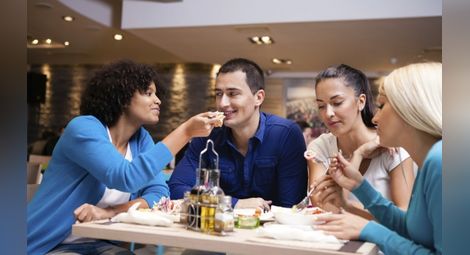 Защо екстровертите са с по-голям риск от затлъстяване