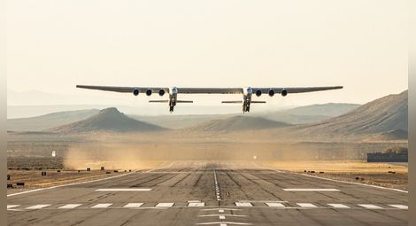 Най-големият самолет в света направи първия си полет (видео)