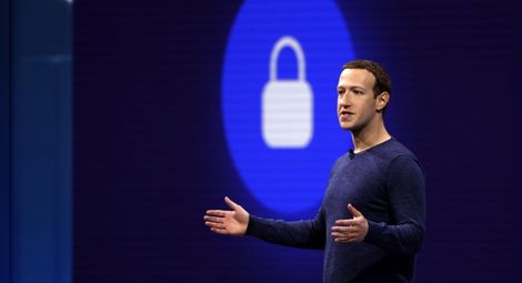Инвеститорите във Facebook отчаяно искат да свалят Зукърбърг от поста му
