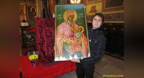 Рядка чудотворната икона на кърмеща Богородица показват в Русе