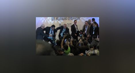 Протест под надслов "Съд за "делегатите", пребили Октай Енимехмедов" 