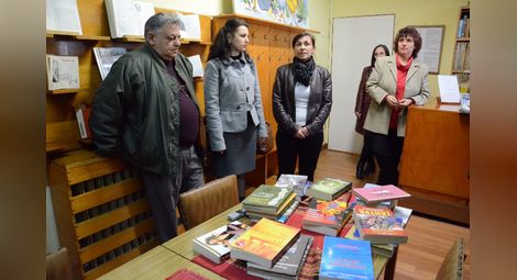 „Движение 21“ дари книги на читалище „Захари Стоянов“