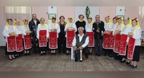 Общински съветници от ГЕРБ – Русе дариха над 150 козунака на пенсионери