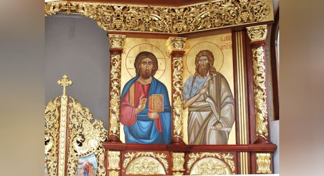 Иконостас на Пламен Минчев грее в новата църква на Зограф в Атон