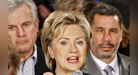 Хилари Клинтън на първа предизборна обиколка с микробус