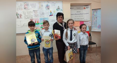 Ученици, учители и родители четоха книги на три езика