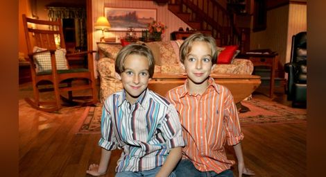 Единият от близнаците в сериала "Всички обичат Реймънд" се самоуби
