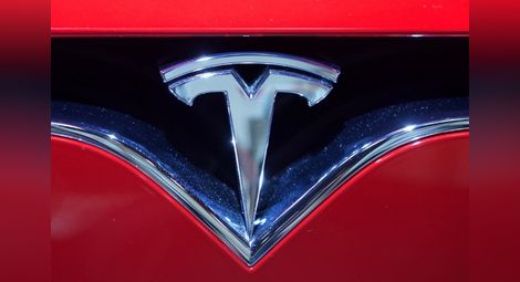 Автомобил Tesla се самовзриви на паркинг в Шанхай