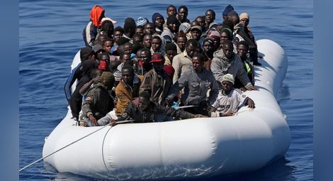 Оцелели разказват за глад, побои и убийства на борда на мигрантските кораби