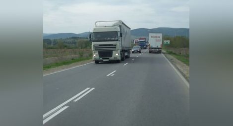 Ограничават движението на тирове