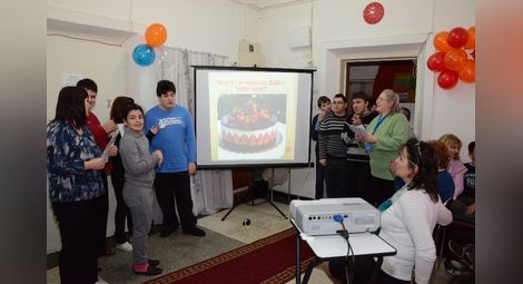 „РАЛИЗ“ празнува рожден ден с децата от „Русалка“