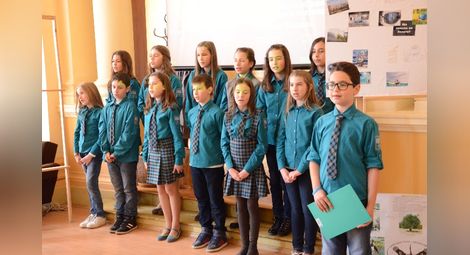 Децата от „Христо Ботев“ спечелиха мултимедиен проектор за гимназията