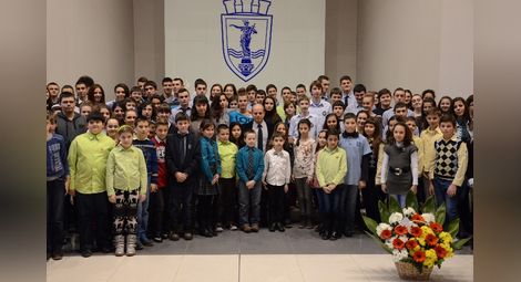 163 талантливи деца наградени със стипендии от Община Русе