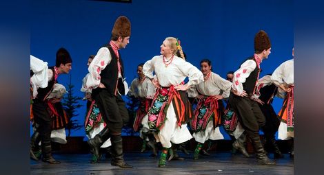 Трите най-големи фолклорни състава излизат заедно на русенска сцена