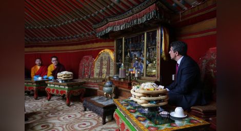 Плевнелиев почете будистките монаси от манастира "Гандан тегчилен" в Улан Батор