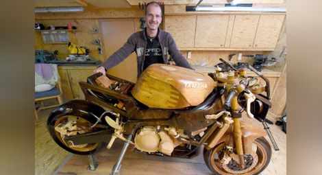 Германски майстор създаде дървен мотоциклет