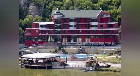 Съдия-изпълнител продава хотела на Орлин Танов в Писанец