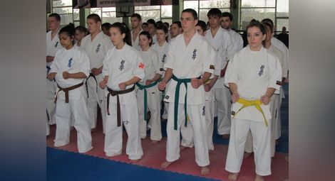 Десет златни медала за българските състезатели на Европейското по карате киокушин