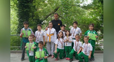 Децата на „Хелиос“ с призови места на карате турнир в Плевен