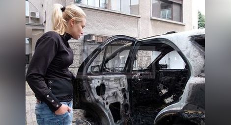 Подпалиха джипа на лидерката на ВМРО в Димитровград