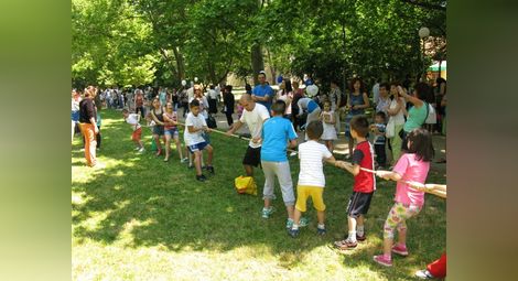 Детски фестивал напълни парка с весели малчугани