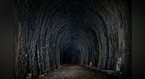 Пазят в тайна тунел от Родопите до Дунав