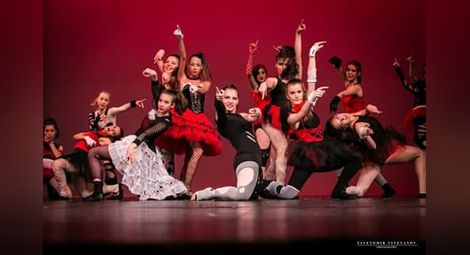 Балет „Импулс“ подари концерт на 8 танцьорки абитуриентки