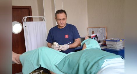 Д-р Хубчев затвори цикъла урологични интервенции с уникална операция