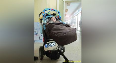 Бебетата в Русе вече имат регистрационни табели на количките