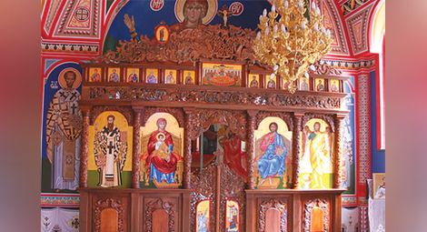 Болничният храм „Св.Василий Велики“ чества покровителя си