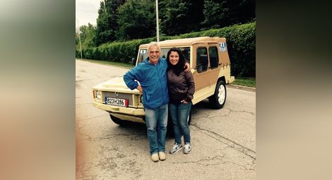 Баща и дъщеря Панталееви на ретро рали с германски военен джип