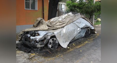 Мерцедесът на ивановския кметът запален през прозореца на шофьорската врата