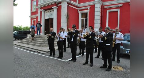 Духовият оркестър посрещна гостите  на 125-ата годишнина на Военния клуб