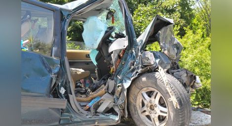 Тежка катастрофа между ТИР и автомобил на пътя Русе - Бяла