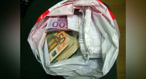 На ГКПП "Капитан Андреево": Извадиха 34 200 евро от гащите на румънка