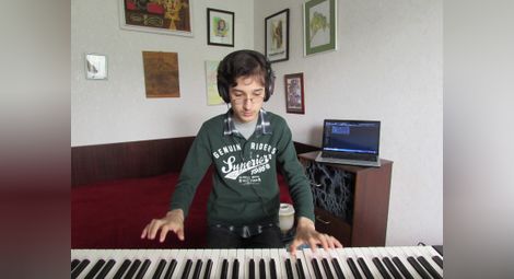 13-годишен пианист прави  дебют като композитор