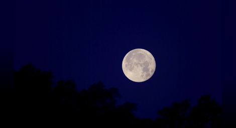 Тази нощ ще наблюдаваме много рядкото природно явление "синя Луна"