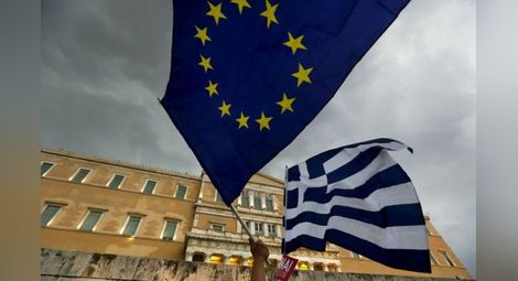 Скандалните бонуси в Гърция: 25 евро за „подгряване на двигателя", 420 евро за измити ръце