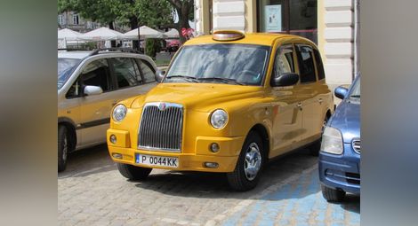 Русенец си купи за забавление уникално лондонско такси