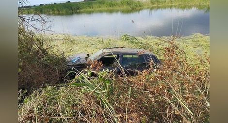 Катастрофа между Бургас и Крайморие, микробус и лека кола обърнати край пътя