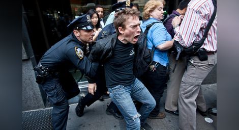 Ню Йорк плаща обезщетения за насилие по време на "Окупирай Уолстрийт"
