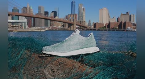 „Адидас“ направиха обувки от морски отпадъци