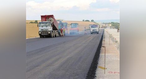Извънредна проверка на строителството на пътен възел Шумен- Белокопитово