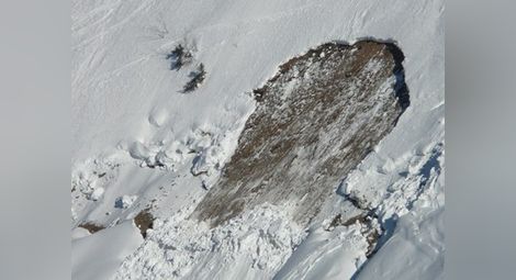 Лавина погреба седем алпинисти в Русия