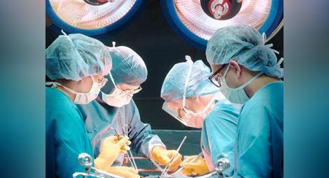 Лекари отстраниха 8-килограмов тумор на 51-годишна жена