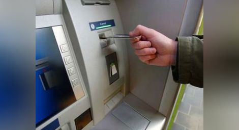 Парите в гръцките банкомати свършват на 13 юли