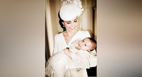 Вижте официалните снимки от кръщенето на принцеса Шарлот