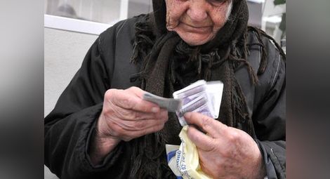 93-годишна жена се чуди как да оцелява след кражба на цялата пенсия