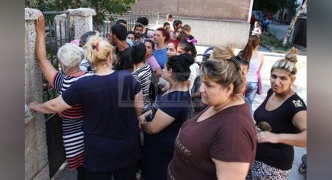 Чудо в Столипиново: Циганите се редят на опашки, за да си платят тока